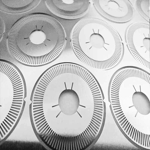 Ultime notizie aziendali su Rondelle di metallo di precisione ridefinite attraverso l'incisione chimica avanzata | Xinhsen Tech