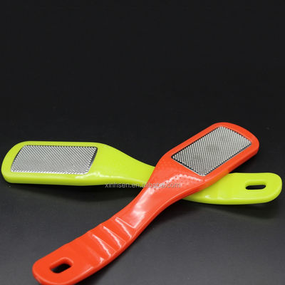 Un buon prezzo. Lima per calli per piedi in metallo con manico per la rimozione della pelle morta in linea